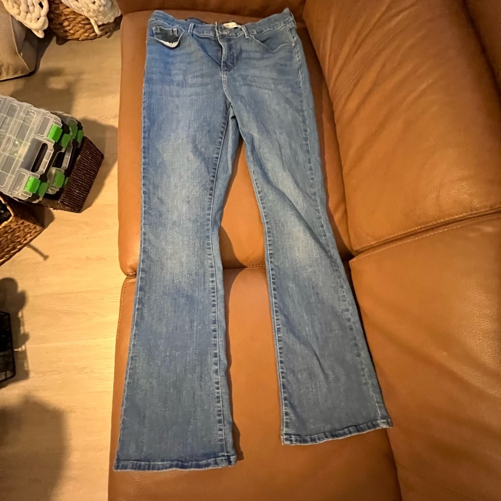 WOMENS LEVI’S MID RISE BOOTCUT BLUE JEANS SIZE 14